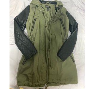 TRENDY Quilted leather faux sleeve Army green jacket 💚